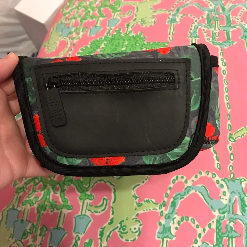 USA Gear Floral Neoprene Camera Case